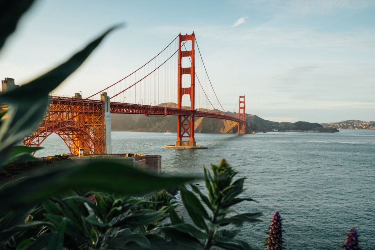Daytime photo of the Golden Gate bridge in San Francisco, California